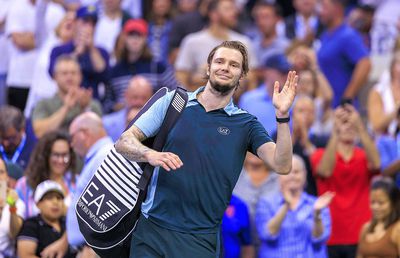 Spulberat în optimi la US Open, showman-ul Bublik și-a îmbrățișat adversarul: „Nu sunt așa slab, ești tu cel mai bun din istorie!”