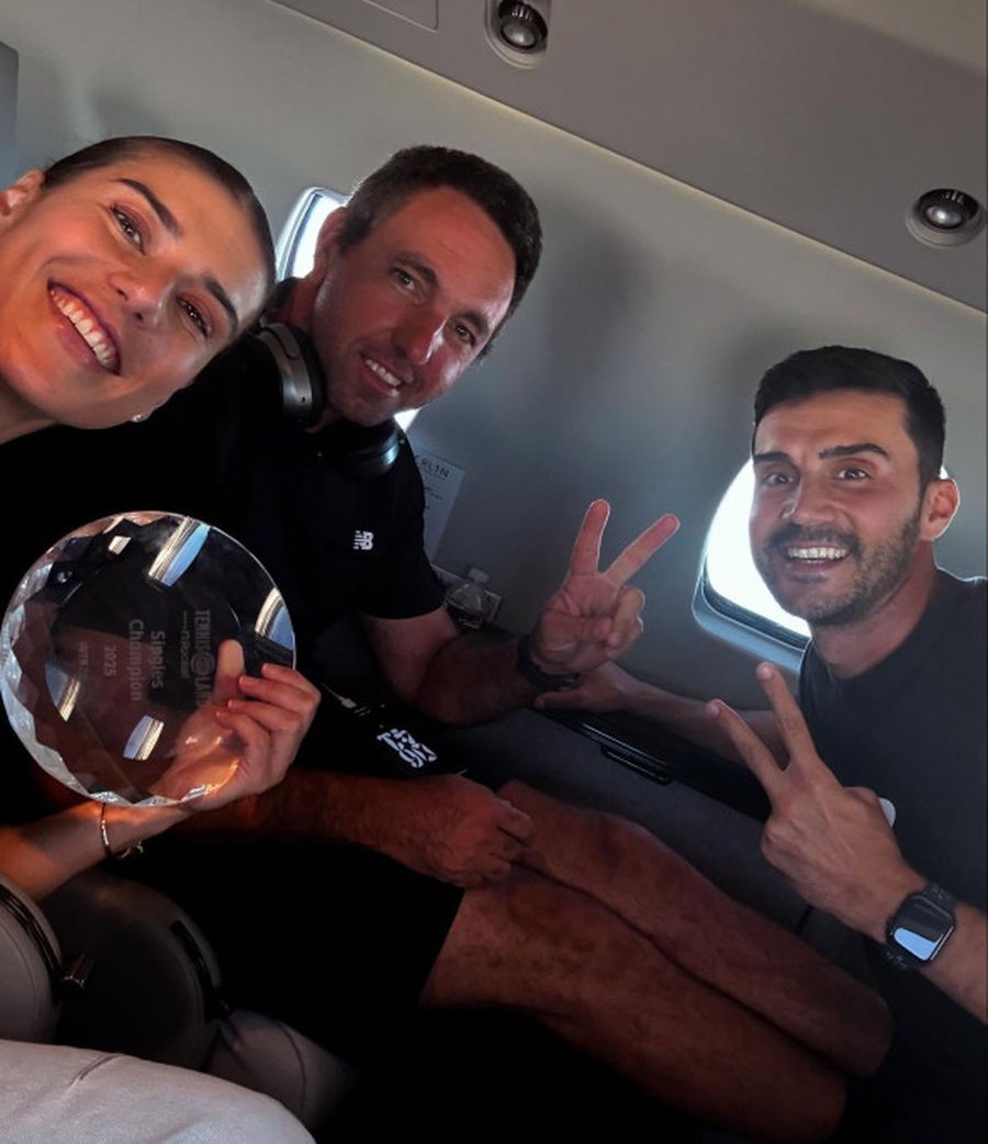 Sorana Cîrstea alături de noul ei trofeu Sorana Cîrstea a observat cum s-a schimbat circuitul WTA în ultimii 20 de ani: „E o atmosferă mult mai prietenoasă”