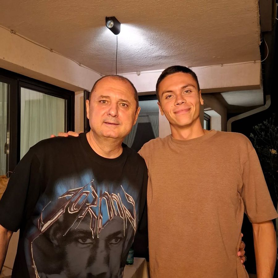 David Popovici s-a întâlnit cu Emil Hossu-Longin, la o lună după medaliile de aur de la Singapore: „M-a găsit”