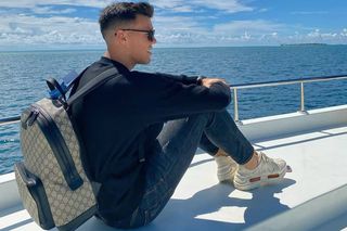 Noului transfer al Craiovei i s-a interzis să joace fotbal, după ce a leșinat în piață » A fost la un pas de retragere