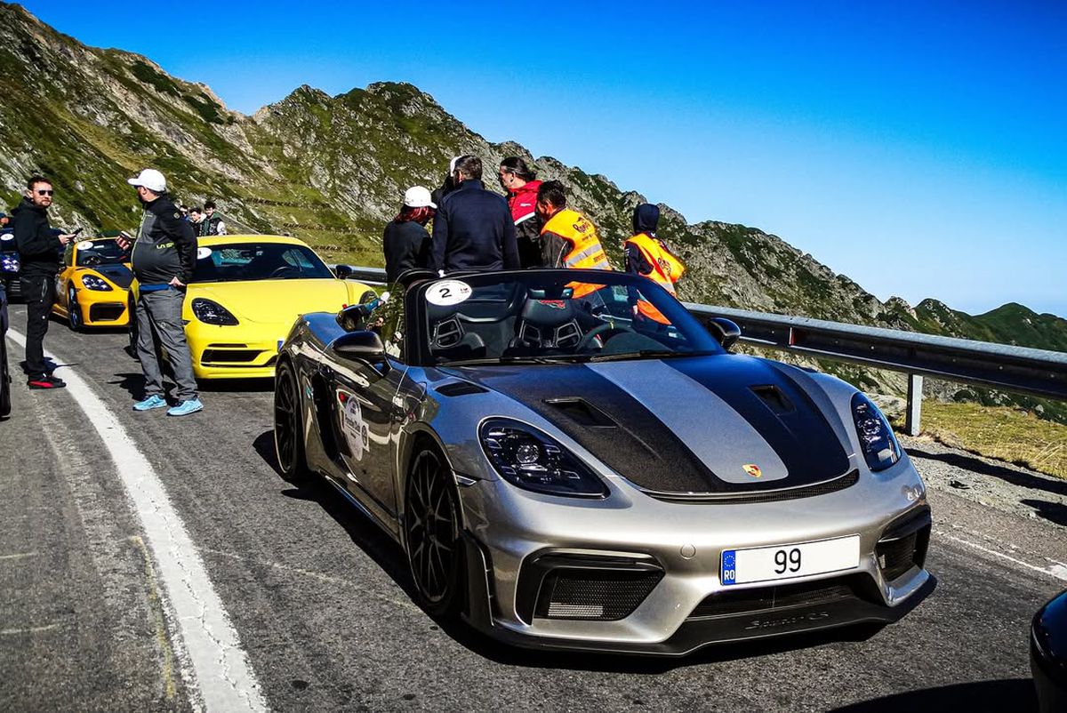 David Popovici și-a condus bolidul de lux la evenimentul organizat de Porsche în România: „Tribute to Transfăgărașan”