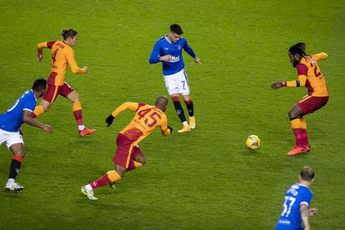 Pasa de gol oferită de Ianis Hagi în Rangers - Galatasaray // foto: rangers.co.uk