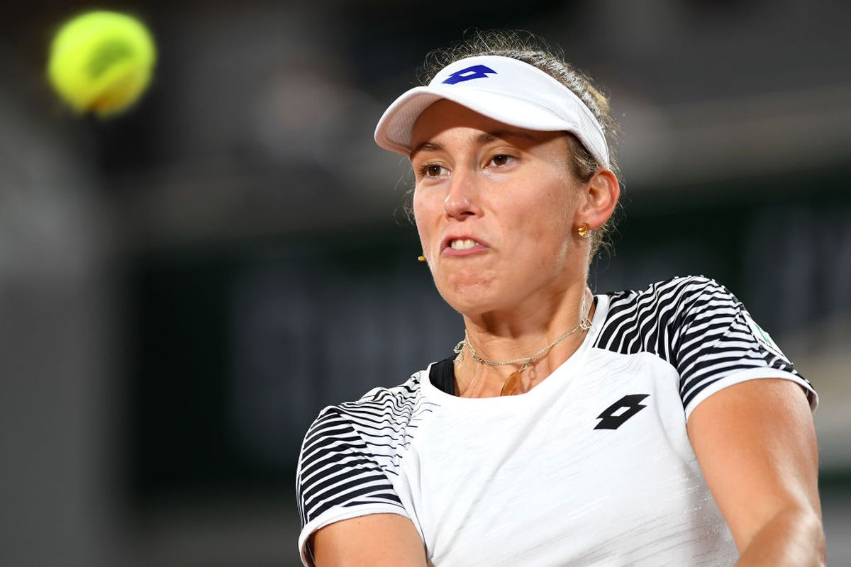 Încă un cap de serie eliminat de pe jumătatea de tablou a Simonei Halep! Caroline Garcia, favorita gazdelor, a revenit senzațional