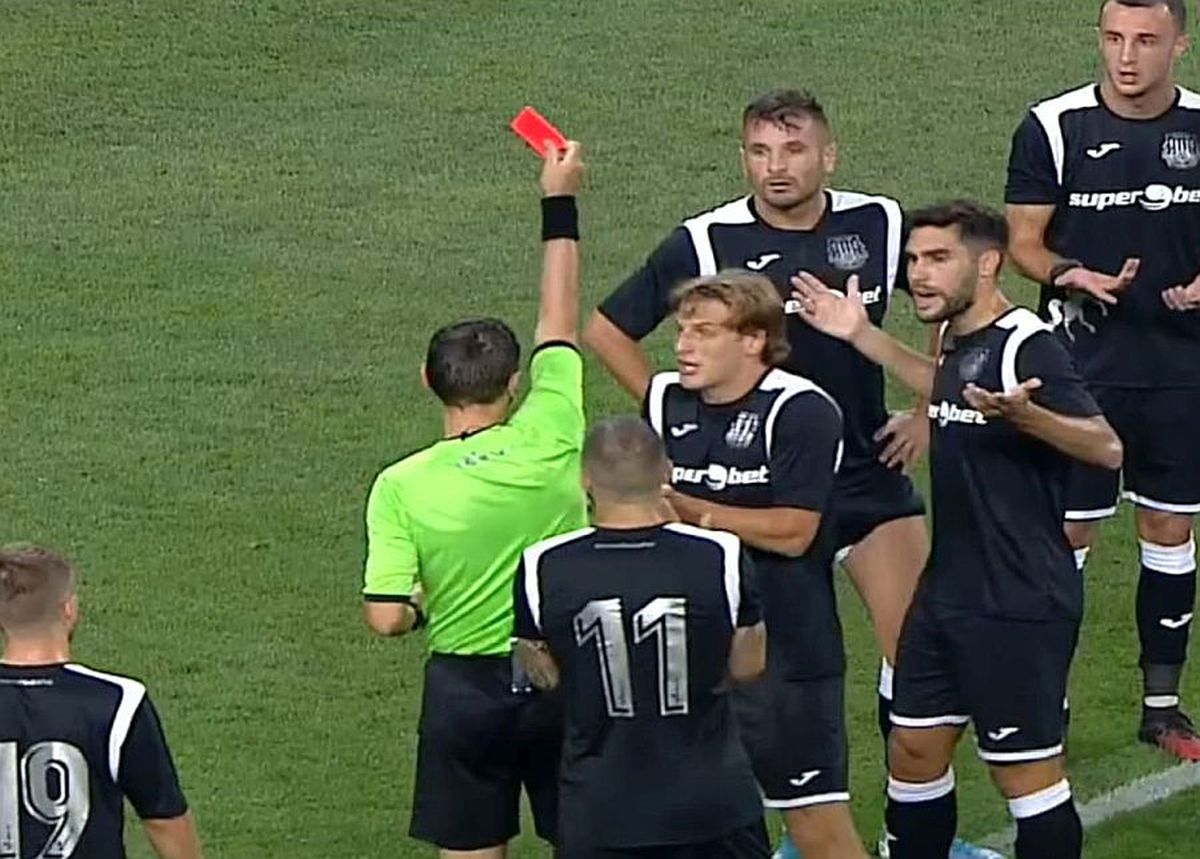 U CRAIOVA - POLI IAȘI 1-0. Daniel Pancu, prima reacție după înfrângerea contra Craiovei: „Mihalache nu a avut nicio intenție! Hațegan a sancționat consecințele”