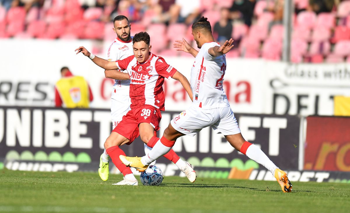 Dinamo - UTA, gol ciudat încasat de „câini”! Reușita lui Miculescu a surprins pe toată lumea: comentatorii au crezut că e autogol