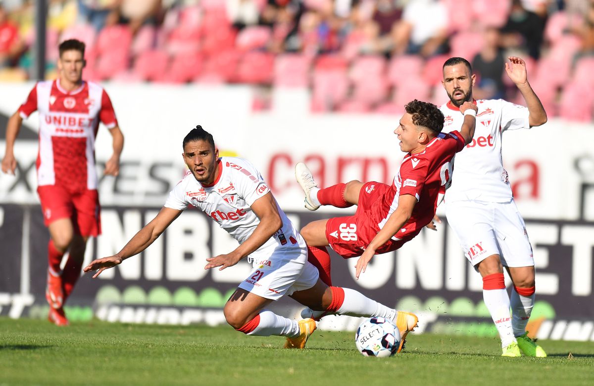 Dinamo - UTA, gol ciudat încasat de „câini”! Reușita lui Miculescu a surprins pe toată lumea: comentatorii au crezut că e autogol