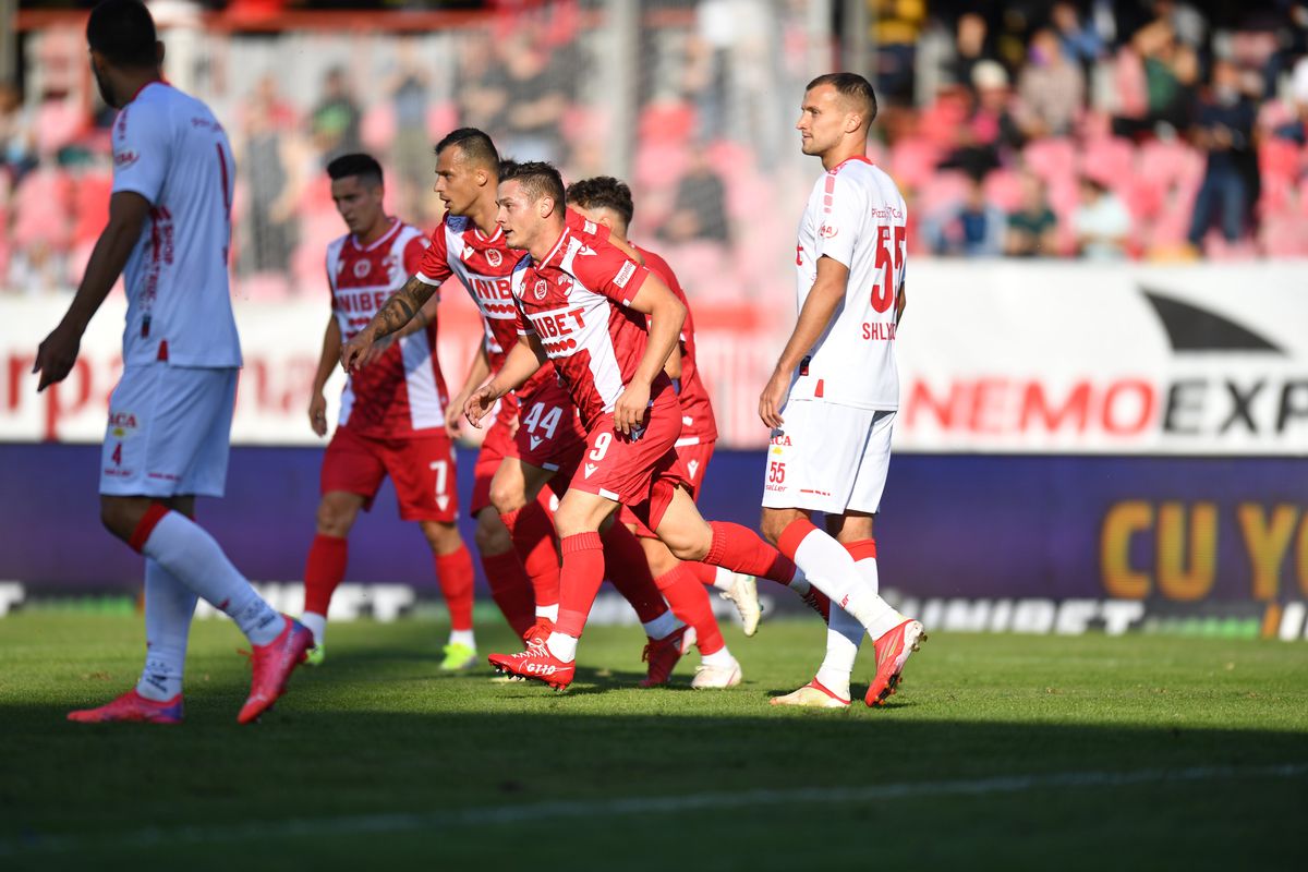 Ce s-a întâmplat imediat după finalul meciului Dinamo - UTA 2-2 + Gestul lui Torje față de Moldoveanu