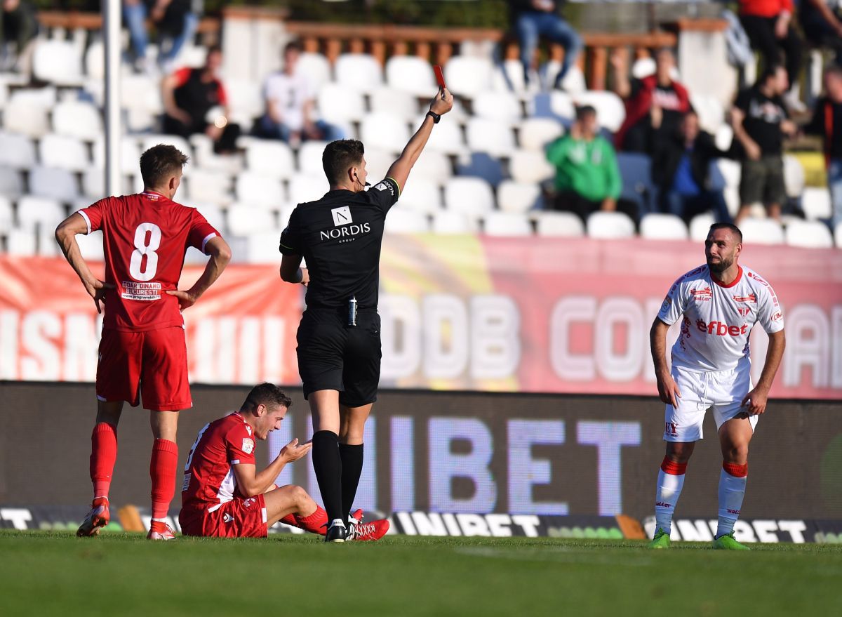 Dinamo - UTA, Batha, eliminat după ce l-a lovit pe Torje: „O prostie, dar nu e de «roșu»! Se ține de față, însă l-a lovit în gât”