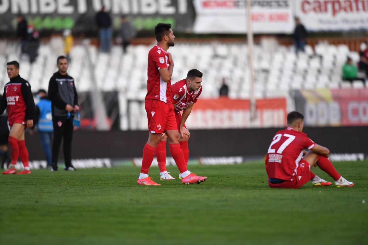 Dinamo - UTA, Batha, eliminat după ce l-a lovit pe Torje: „O prostie, dar nu e de «roșu»! Se ține de față, însă l-a lovit în gât”