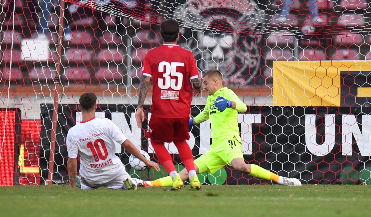 Dinamo - UTA, gol ciudat încasat de „câini”! Reușita lui Miculescu a surprins pe toată lumea: comentatorii au crezut că e autogol