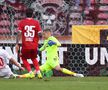 Dinamo - UTA, Batha, eliminat după ce l-a lovit pe Torje: „O prostie, dar nu e de «roșu»! Se ține de față, însă l-a lovit în gât”