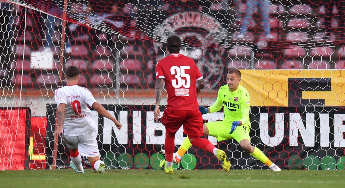 Dinamo - UTA, Batha, eliminat după ce l-a lovit pe Torje: „O prostie, dar nu e de «roșu»! Se ține de față, însă l-a lovit în gât”