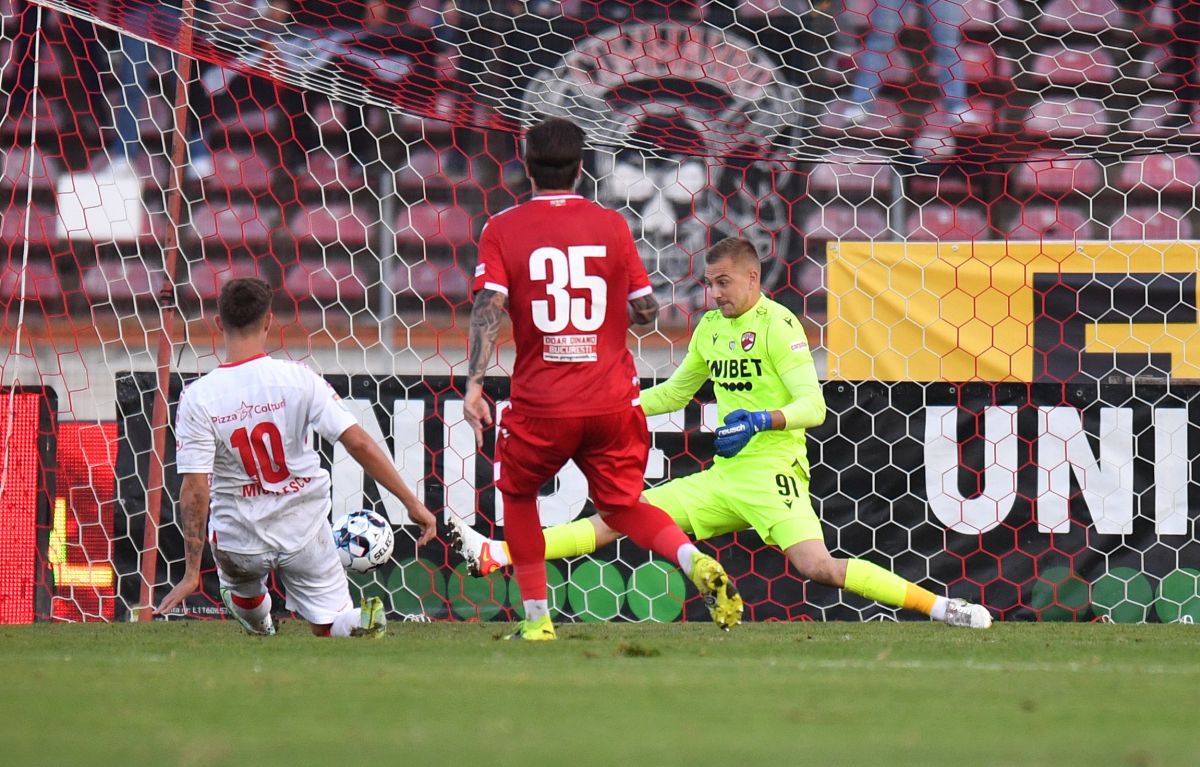 Dinamo - UTA, Batha, eliminat după ce l-a lovit pe Torje: „O prostie, dar nu e de «roșu»! Se ține de față, însă l-a lovit în gât”