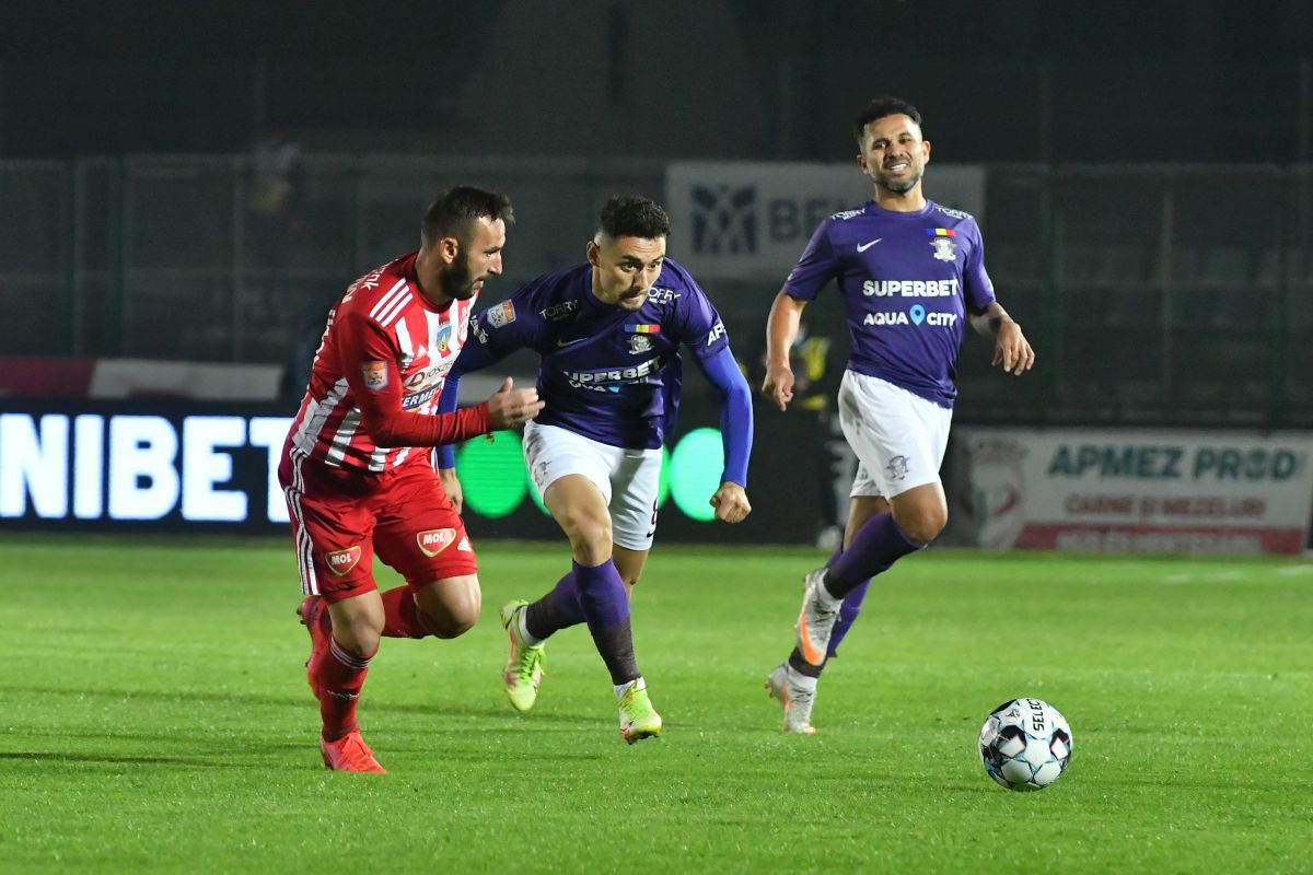 Omul care vrea să-i interzică Rapidului să joace în alb-violet își explică protestul: „Se încalcă niște drepturi! Să se facă puțină ordine în țară” + și FC Argeș e contestată!