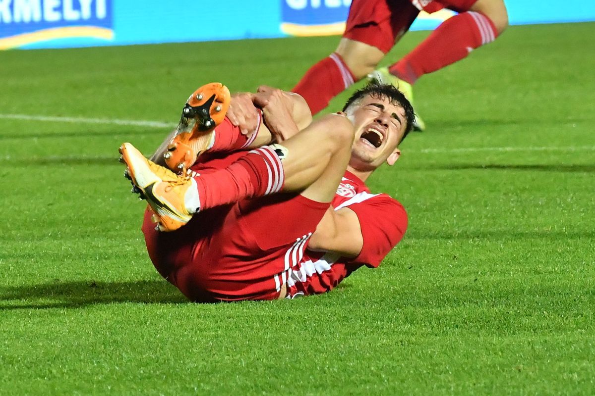 Portarul Rapidului îi acuză pe fanii lui Sepsi: „Nu le convenea că sunt român! Altfel de ce m-au înjurat tot meciul?”