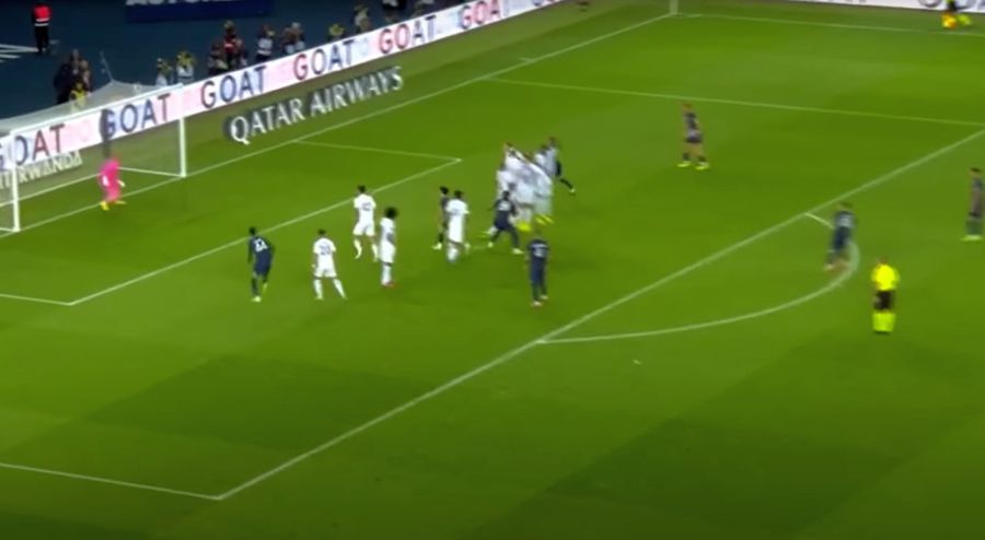 Sincronizare perfectă! Ce a apărut pe marginea terenului când Leo Messi a marcat un supergol din lovitură liberă în PSG - Nice