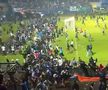 Tragedie la un derby din Indonezia! 125 de persoane au murit după ce fanii au intrat pe teren