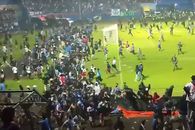 Tragedie la un derby din Indonezia! 125 de persoane au murit după ce fanii au intrat pe teren