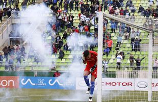 Portar atacat și rănit cu petarde într-un derby din Chile » Partida a fost suspendată