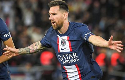 Sincronizare perfectă! Ce a apărut pe marginea terenului când Leo Messi a marcat un supergol din lovitură liberă în PSG - Nice