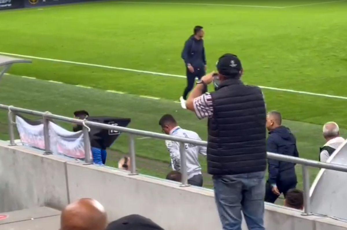 Lui Andrei Prepeliță i s-a făcut rău și a plecat la vestiare în prima repriză a meciului FCSB - FC Argeș