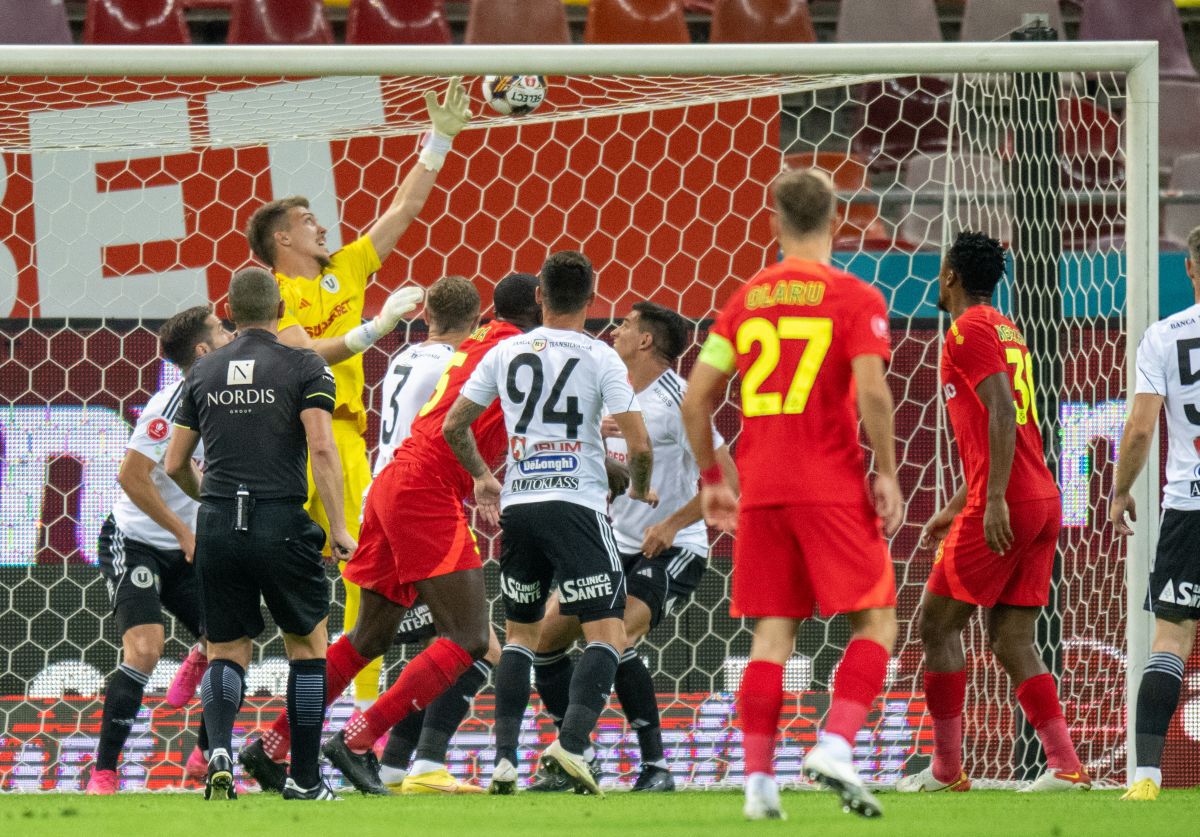 Gigi Becali atacă un titular de la FCSB: „I-a intrat în cap că e mare fotbalist. Acum s-a apucat de gâdilat mingea”