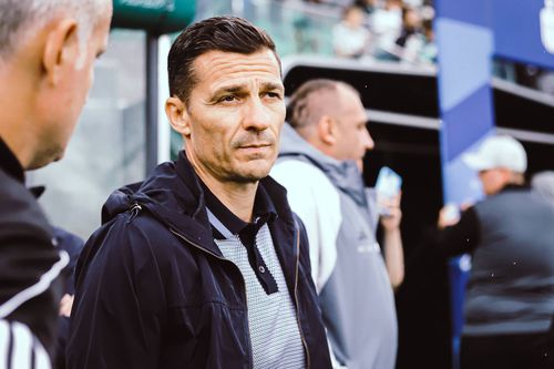 Presa din Polonia scrie că antrenorul celor de la Radomiak Radom, Costel Gâlcă (51 de ani), ar urma să fie demis de la cârma formației poloneze, după ce i-a criticat pe șefii clubului, în urma înfrângerii suferite în fața lui Rakow, scor 0-3