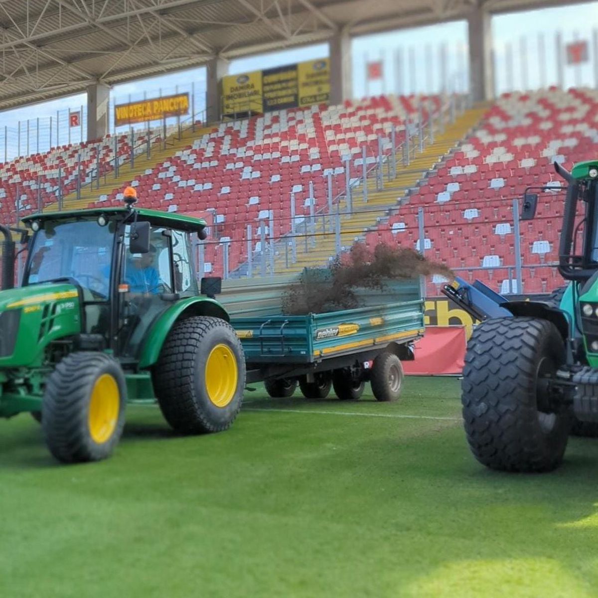 Imaginile zilei în Superliga » Au intrat tractoarele pe „bijuteria” de 14 milioane de euro