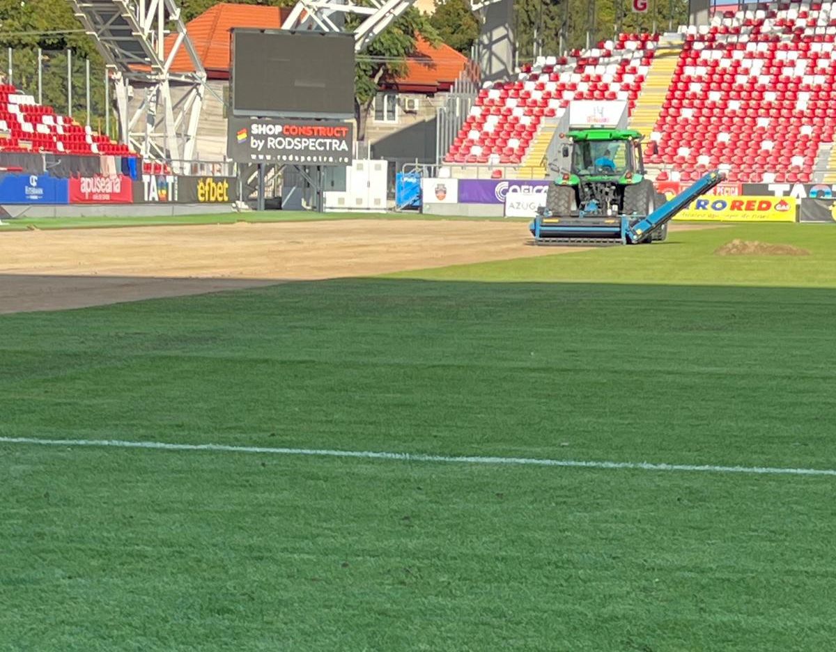 Schimbare gazon stadion UTA