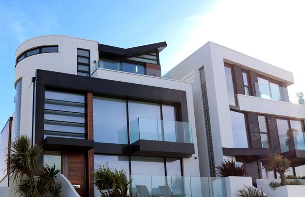 Ești în căutarea unui producător de tâmplărie PVC? Alege puțin mai mult: calitate, durabilitate și eco-eficiență