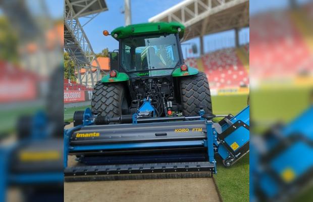 Imaginile zilei în Superliga » Au intrat tractoarele pe „bijuteria” de 14 milioane de euro