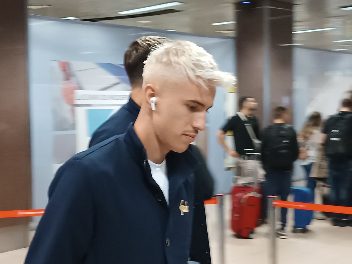 Tavi Popescu a apărut pe aeroport cu un nou look și l-a enervat deja pe Becali: „Nu e vedetă!”