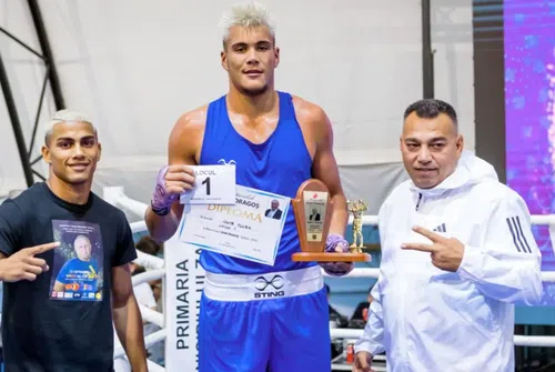 Dorel Simion îi antrenează pe Florin Ioniță, campion european de tineret, boxer de 2,04 metri înălțime, și Arun Tudoroiu, vicecampion european de tineret