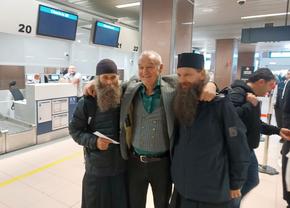 FCSB, spre Salonic... cu Gigi Becali, Luțu și călugării! » Imagini tari de pe aeroport, de la plecarea campioanei