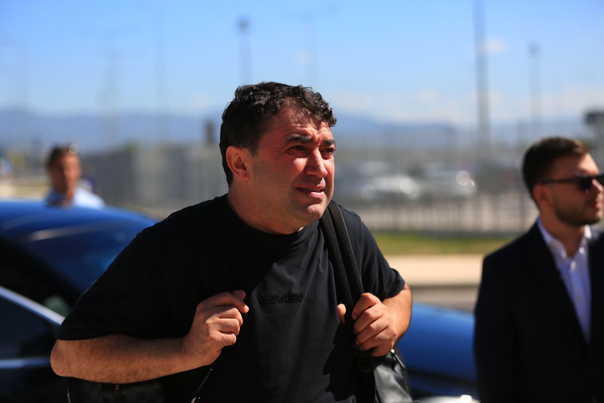 Gigi Becali le-a dat lecții de tactică jucătorilor în avion: „Vă spun ce i-am zis și lui Olaru. I-am luat pe rând!”