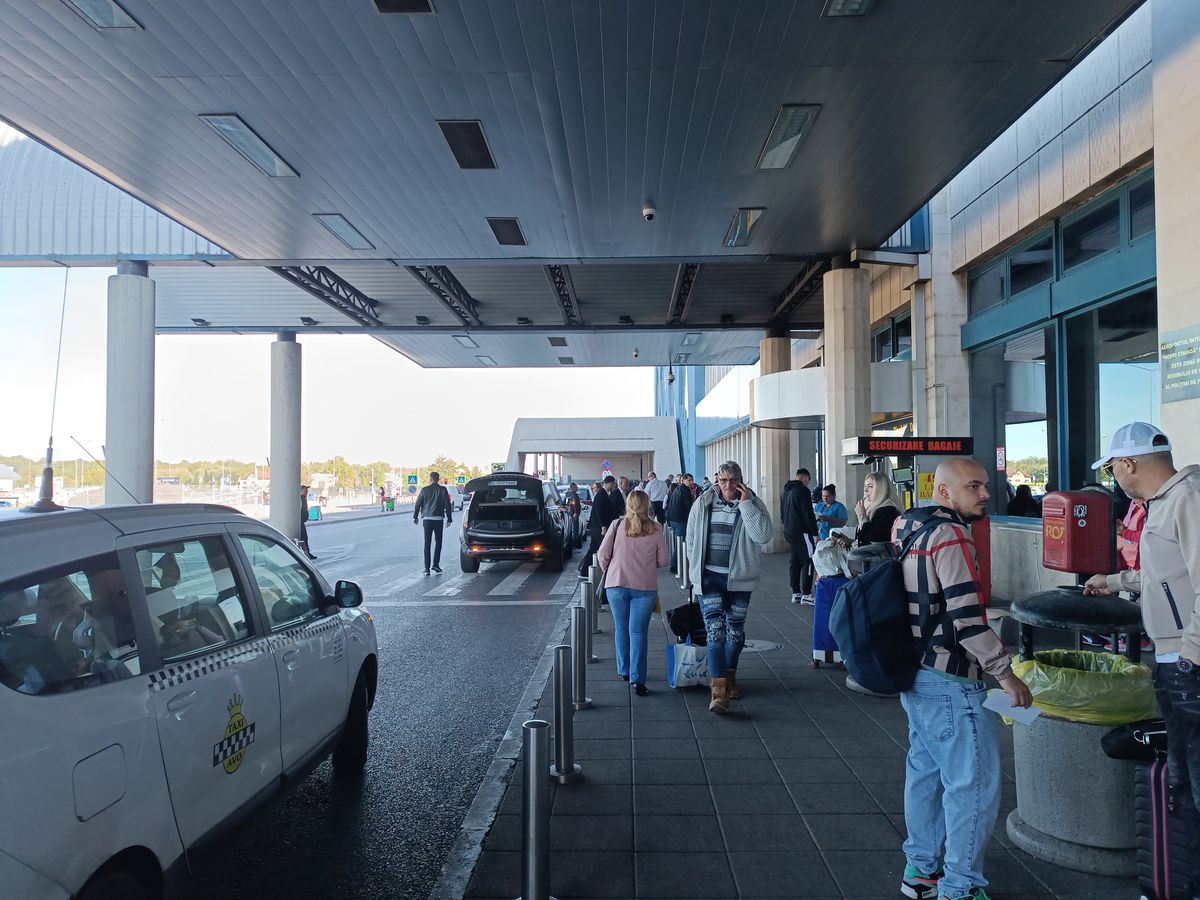 FCSB, spre Salonic... cu Gigi Becali, Luțu și călugării! » Imagini tari de pe aeroport, de la plecarea campioanei