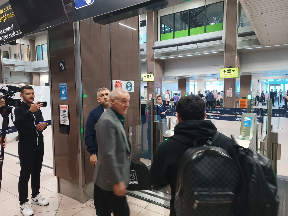 Tavi Popescu a apărut pe aeroport cu un nou look și l-a enervat deja pe Becali: „Nu e vedetă!”