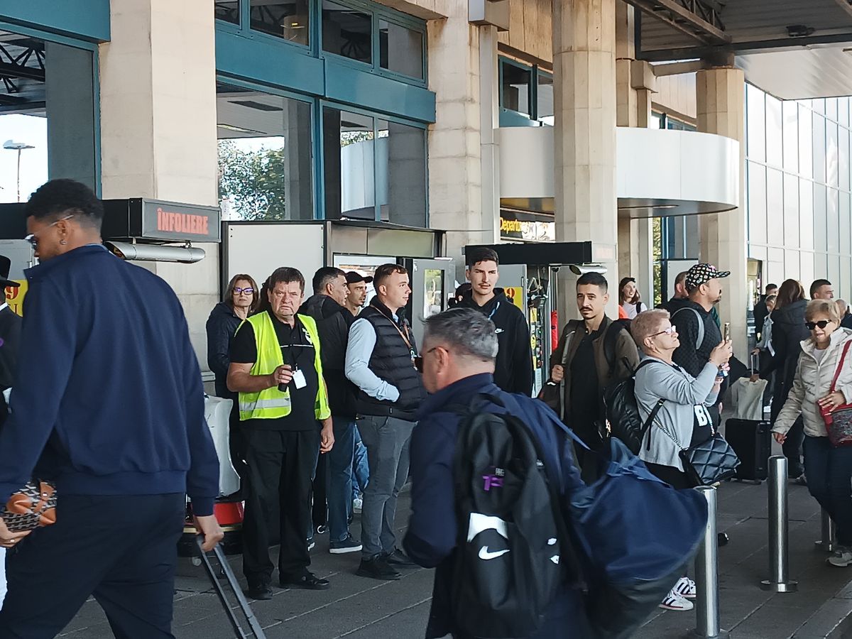 Tavi Popescu a apărut pe aeroport cu un nou look și l-a enervat deja pe Becali: „Nu e vedetă!”