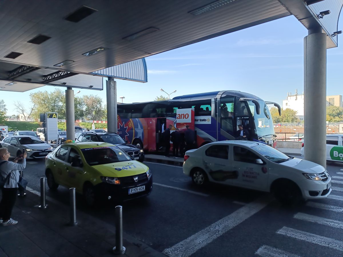 FCSB, spre Salonic... cu Gigi Becali, Luțu și călugării! » Imagini tari de pe aeroport, de la plecarea campioanei