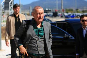 Becali a încheiat cu un discurs neclar subiectul alegerilor prezidențiale » Pentagonul, Trump și „Orban al Ungariei” n-au lipsit din intervenție