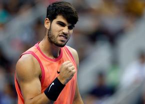 Tenis ca pe calculator în finala de la Beijing: Carlos Alcaraz, învingător după un duel uluitor cu Jannik Sinner!