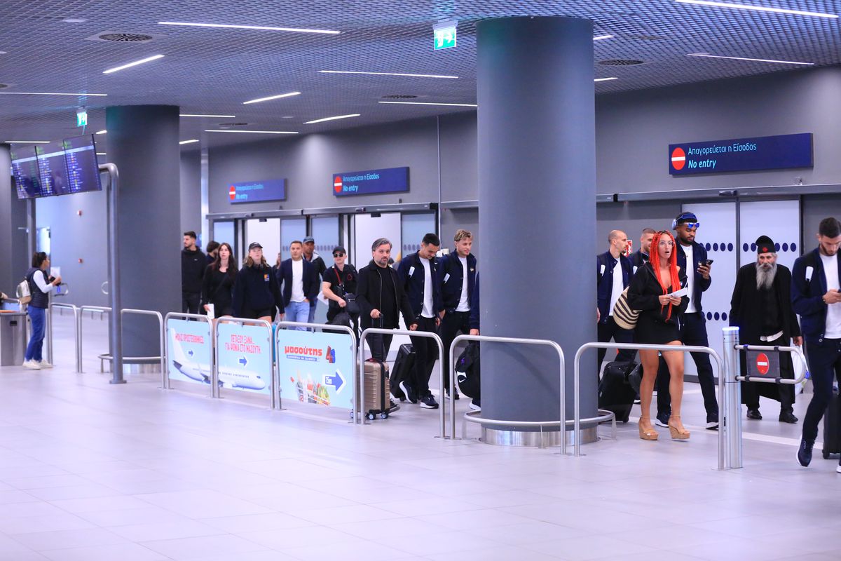 Gigi Becali le-a dat lecții de tactică jucătorilor în avion: „Vă spun ce i-am zis și lui Olaru. I-am luat pe rând!”