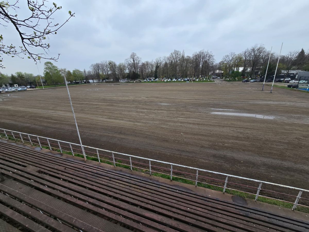Cum arătau terenul și tribunele CCSS Tei, înainte de modernizare