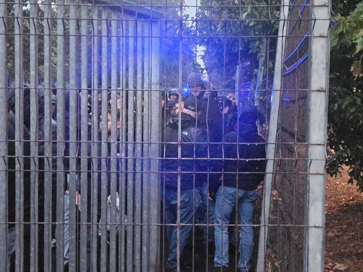 Bătaie între Jandarmerie și ultrașii radicali elvețieni înainte de FCSB - Young Boys » Forțele de ordine au folosit gaze lacrimogene