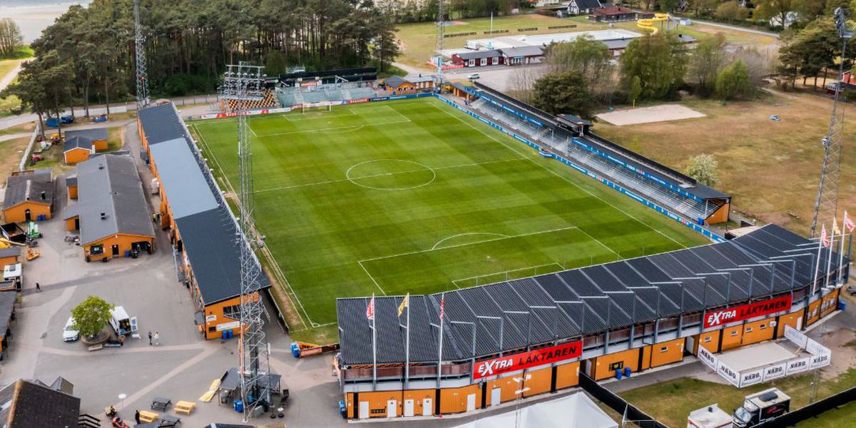 Stadionul Strandvallen și satul Hallevik din Suedia