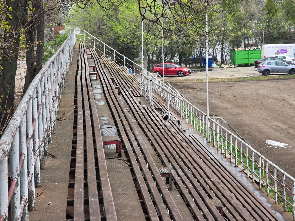Cum arătau terenul și tribunele CCSS Tei, înainte de modernizare