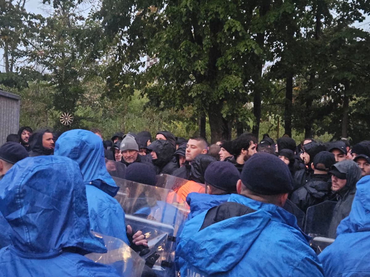 Bătaie între Jandarmerie și ultrașii radicali elvețieni înainte de FCSB - Young Boys » Forțele de ordine au folosit gaze lacrimogene