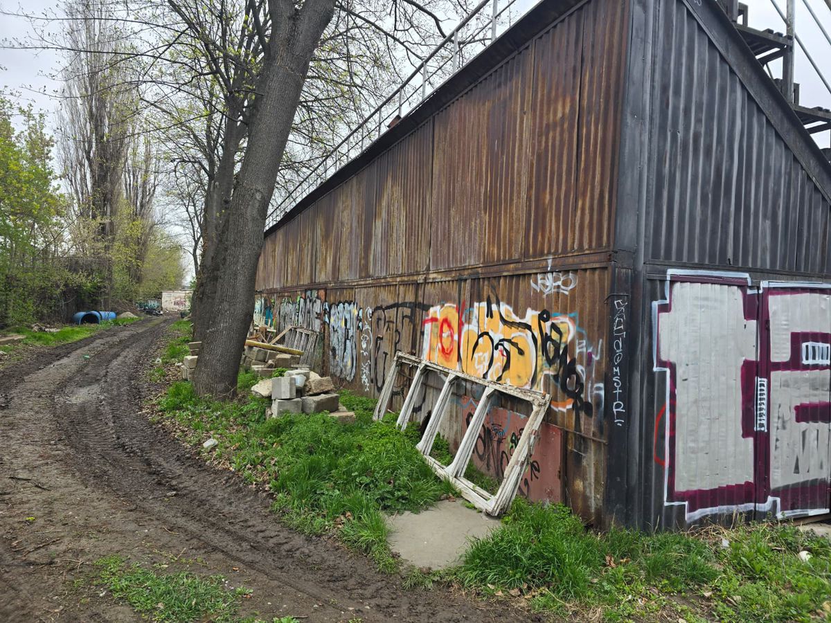 Scandal! Adrian Mutu și „Pescobar” sunt acuzați că administrează abuziv un teren din zona de lux a Capitalei: „S-au făcut stăpâni, nu cred că vom mai juca acolo”