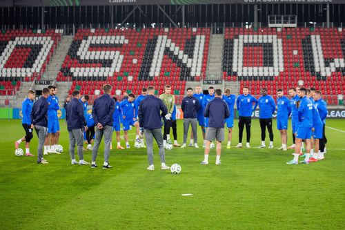 Jucătorii Craiovei s-au antrenat pe stadionul unde vor evolua diseară