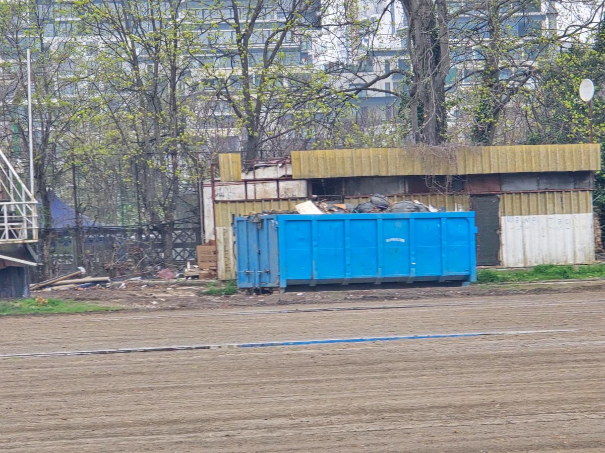 Cum arătau terenul și tribunele CCSS Tei, înainte de modernizare